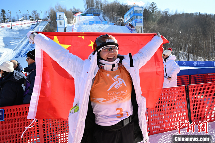 徐梦桃亚冬会摘两金一银 头盔见证四届冬奥征程