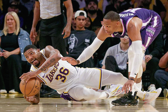 斯马特缺阵暴露湖人防守短板 活塞终结九连胜