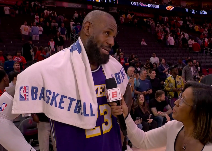 湖人逆转火箭詹姆斯高效30分团队协作力克强敌