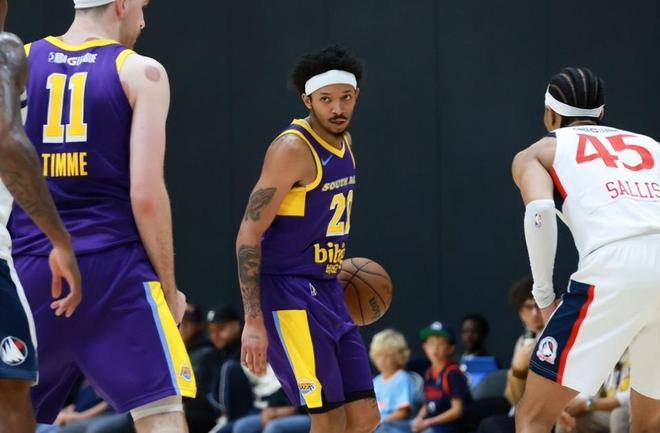 南湾湖人险胜圣迭戈快船晋级季后赛第二轮 尼克