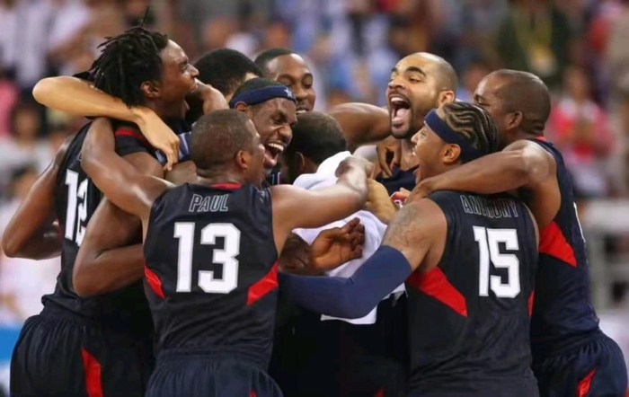 德隆：科比更适配绝杀时刻 詹姆斯专注全局