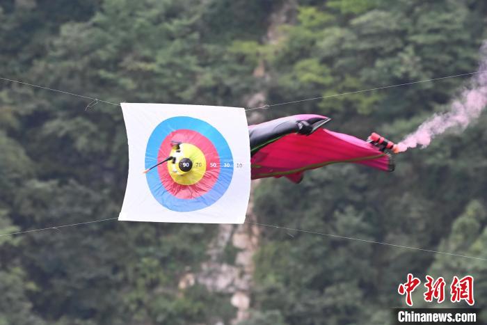 第十届翼装飞行世锦赛在张家界落幕，法国选手