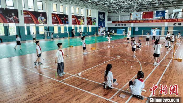 羽冠摇篮：湖北沙市区以羽毛球打造全民健身新