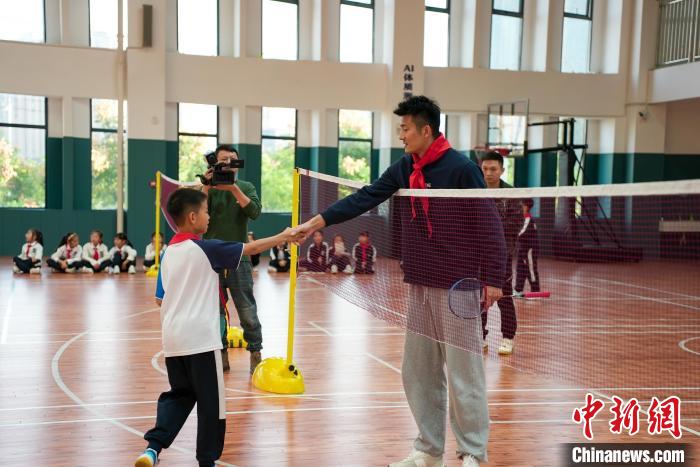 羽冠摇篮：湖北沙市区以羽毛球打造全民健身新