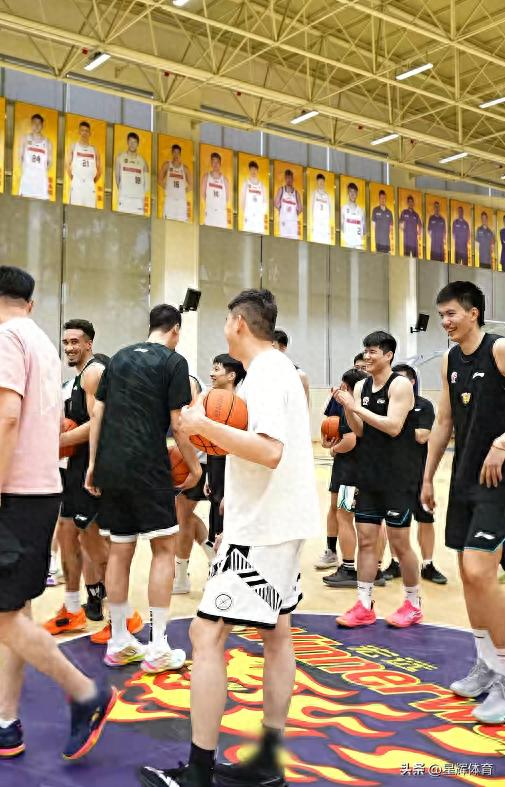 广东宏远队内对抗赛备战福建男篮大战