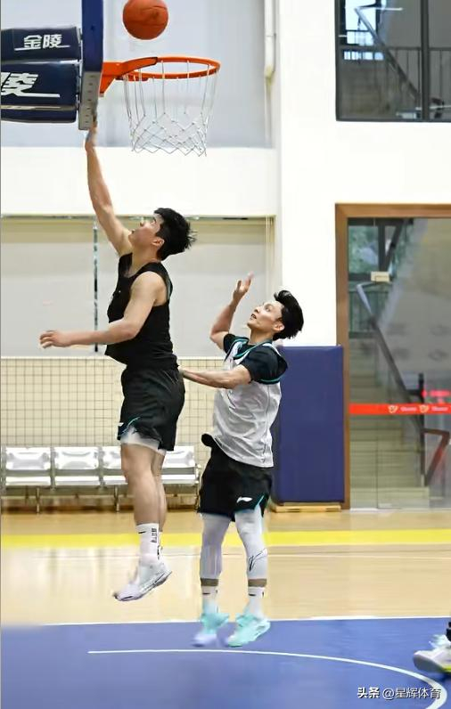 广东宏远队内对抗赛备战福建男篮大战