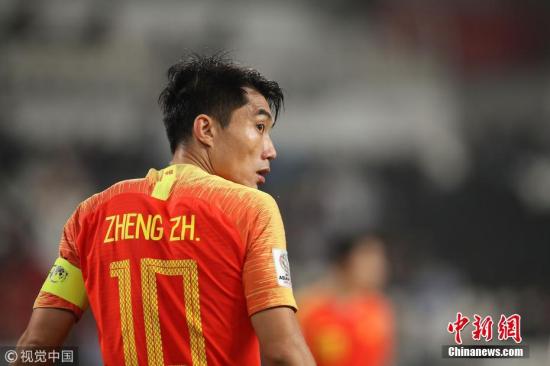 资料图：郑智在国家队比赛中。图片来源：视觉中国